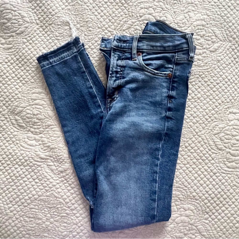 Gap True Skinny Ripped Skinny Jeans